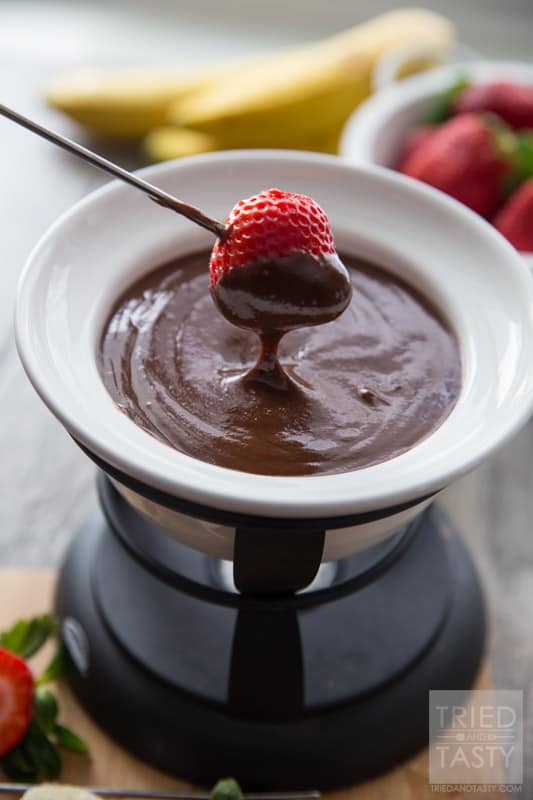 Three Ingredient Peanut Butter Fondue // Calling all peanut butter lovers! This fondue is perfectly creamy, perfectly chocolaty, and perfectly peanut buttery! Grab your favorite dippers and whip this delicious dessert up in a breeze! | Tried and Tasty