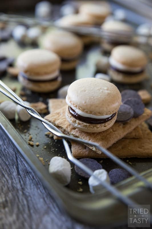 S'mores French Macarons // Tried and Tasty