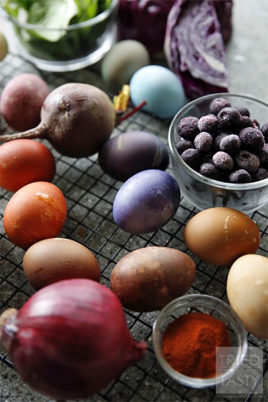 Natural Easter Egg Dye Recipes // A great alternative to using artificial food coloring for dying your Easter eggs! | Tried and Tasty 