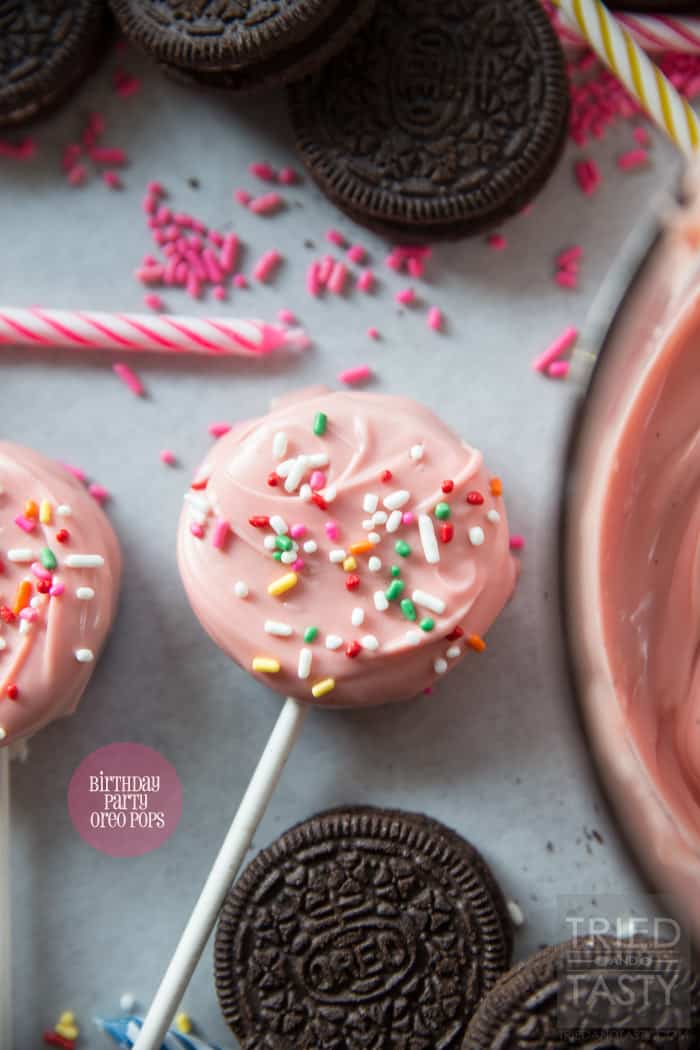 Fun and Easy Birthday Party Oreo Pops! Make in any color to coordinate with your party! 