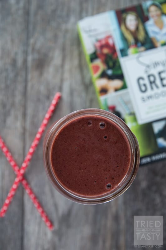 Red Velvet // Clean up your diet with this excellent healthy and delicious smoothie. With just a touch of chocolate, this is the healthiest red velvet you'll eve devour! Enjoy this as a diet jumpstart, healthy snack, or holiday treat! | Tried and Tasty