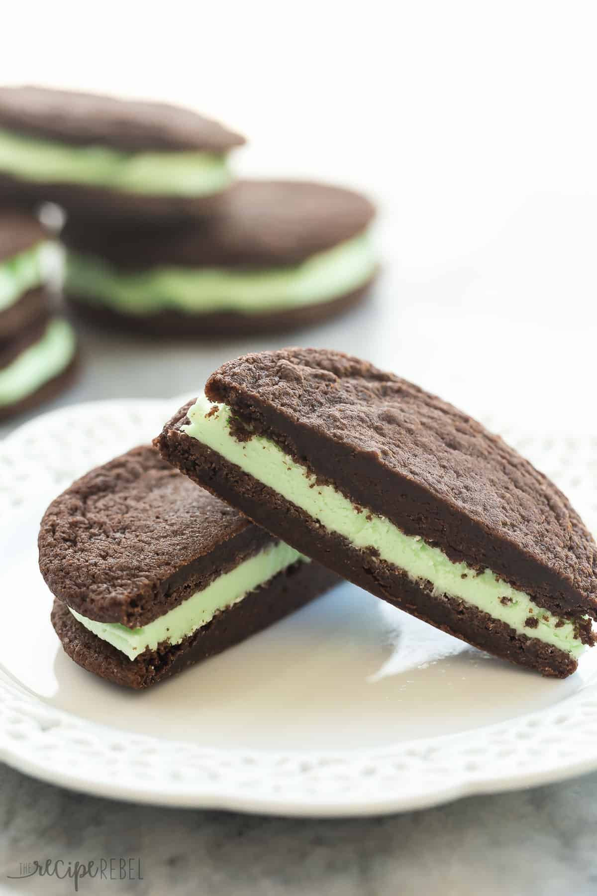 https://triedandtasty.com/wp-content/uploads/2016/11/Homemade-Mint-Chocolate-Oreos-Sandwich-Cookies-www.thereciperebel.com-7-of-7.jpg